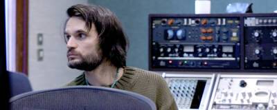 Jonny Greenwood earned his place in Radiohead by playing silently - completemusicupdate.com