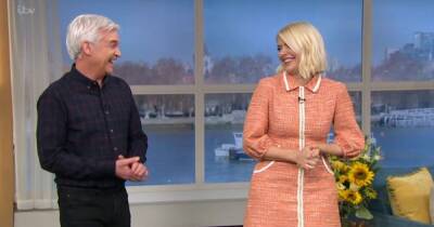 ITV This Morning's Holly Willoughby catches Phillip Schofield off guard with cheeky innuendo - www.manchestereveningnews.co.uk