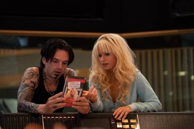 Pamela Anderson - Sebastian Stan - Tommy Lee - Pam Lee - Sebastian Stan Fasted ’16 To 18 Hours’ A Day To Portray Tommy Lee In ‘Pam & Tommy’ - etcanada.com - county Anderson - county Lee - county Barnes