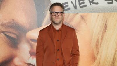 Lauren Zima - Pamela Anderson - Sebastian Stan - Seth Rogen - Lily James - Ryan White - Tommy Lee - Pam Lee - Rand Gauthier - 'Pam & Tommy' Star Seth Rogen on Whether He'll Watch Pamela Anderson's Documentary (Exclusive) - etonline.com - county Lee - city Anderson