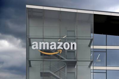 Jeff Bezos - Warren Buffett - Amazon Shares Rise After Company Announces 20-For-1 Stock Split, $10B Buyback - deadline.com