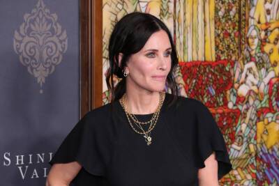 Courteney Cox Takes On The ‘Hot Ones’ Wings Of Death Challenge - etcanada.com - France - Alabama - city Birmingham, state Alabama - Beyond