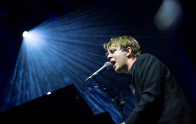 Watch Tom Odell perform ‘Another Love’ for Ukrainian refugees - www.nme.com - Ukraine - Russia - Romania - city Bucharest