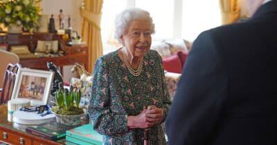Queen, 95, has become so frail she's unable to walk her beloved corgis, aides say - www.manchestereveningnews.co.uk