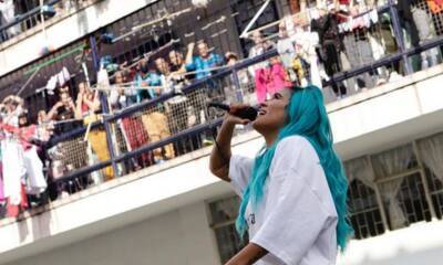 Karol G gives an emotional performance at a women’s prison in Colombia - us.hola.com - Colombia - city Bogota, Colombia
