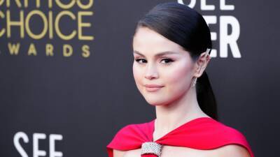 Selena Gomez Stuns in Red on Critics Choice Awards Red Carpet - www.etonline.com