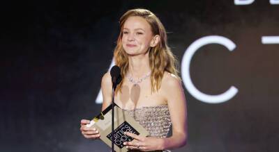 Carey Mulligan Roasts the Best Actor Nominees While Presenting the Award at Critics Choice 2022 - www.justjared.com - Los Angeles
