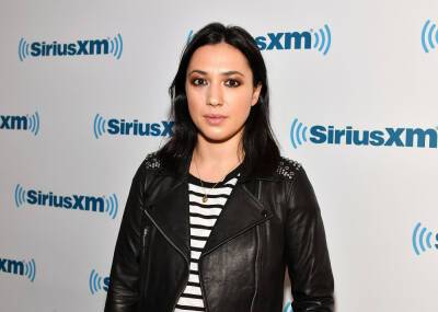 Michelle Branch Claps Back After Being Mom-Shamed For Nursing Her 6-Week-Old Baby At A Playground - etcanada.com