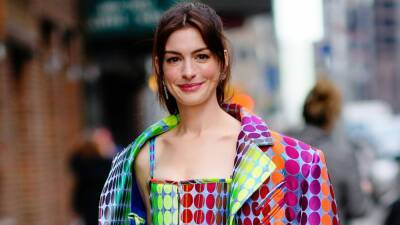 Anne Hathaway’s Trippy Set Took Dopamine Dressing to New Heights - www.glamour.com - New York