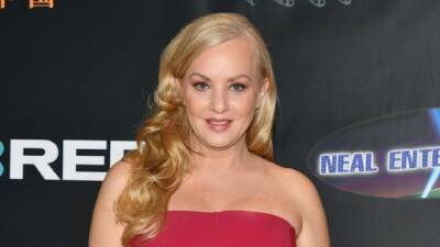'The Goldbergs' Wendi McLendon-Covey Responds to Criticism Over Jeff Garlin Body Double and Superimposed Face - www.etonline.com