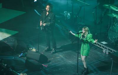 Robert Smith - Watch CHVRCHES bring out The Cure’s Robert Smith on stage in London - nme.com - Britain - Scotland - Smith