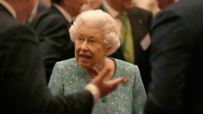 Queen Elizabeth II struggled privately with divorces of her three children: report - www.foxnews.com