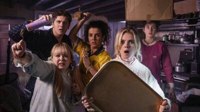 Lisa Macgee - Ian Katz - Tommy Tiernan - ‘Derry Girls’ Season 3 Reveals First Look Image, Trailer - variety.com - Britain - Ireland