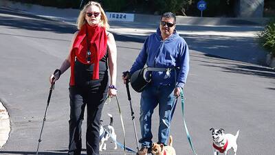 ‘Moonlighting’ Star Cybill Shepherd, 72, Seen In Rare Photo Walking Her 3 Dogs In Tank Top Jeans - hollywoodlife.com - Los Angeles - Texas