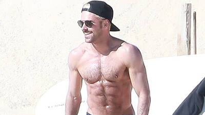 Zac Efron Goes Shirtless Shows Off His Abs In Costa Rica — Sexy New Photos - hollywoodlife.com - Costa Rica