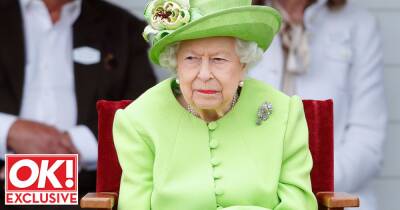 Defiant Queen has two words and ‘withering look’ when offered a chair, says expert - www.ok.co.uk