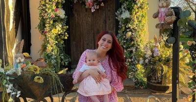 Stacey Solomon amazes fans with spectacular spring door display at Pickle Cottage - www.ok.co.uk