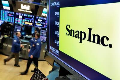 Snapchat Parent Snap Inc. Waves Yellow And Blue Flag For Ukraine, Halts Ad Sales To Russian And Belarusian Entities - deadline.com - Ukraine - Russia - Indiana - Belarus