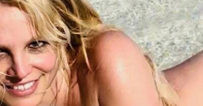 Britney Spears - Jamie Lynn - Cody Rigsby - Britney puts on steamy display as she poses naked on beach in new pictures - ok.co.uk - Brazil