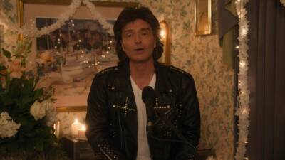 Richard Marx Performs His Hit Song on 'The Goldbergs' 200th Episode: Watch (Exclusive) - www.etonline.com