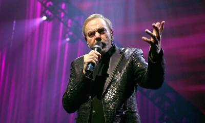 Neil Diamond sells music catalog to Universal, including hit songs ‘Sweet Caroline’ and ‘Red Red wine’ - us.hola.com
