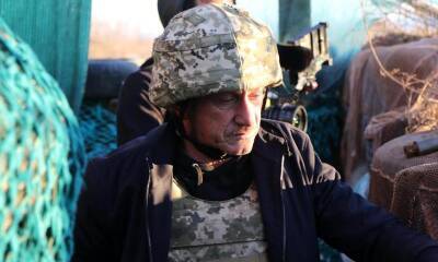 Sean Penn forced to walk miles to Polish border after abandoning car in Ukraine - us.hola.com - Ukraine - Russia - Poland