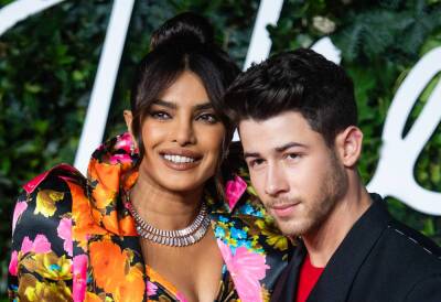 Nick Jonas - Priyanka Chopra - Priyanka Chopra And Nick Jonas Celebrate Hindu Holiday In Los Angeles — See The Pics! - etcanada.com - Los Angeles - Los Angeles - India