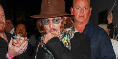 Johnny Depp Stops To Sign Autographs Following A Charity Concert in LA - www.justjared.com - Los Angeles