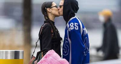 Bella Hadid - Pippa Middleton - Frankie Bridge - Abel Tesfaye - Hudson - Marc Kalman - Bella Hadid shares a passionate kiss with boyfriend Marc Kalman - msn.com - New York