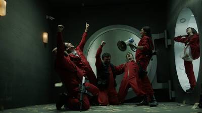 ‘Money Heist’ Creator Álex Pina Renews Netflix Deal & Sets Pandemic-Inspired Series - deadline.com - Spain - Portugal - Berlin