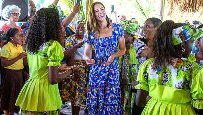 Kate Middleton Playfully Dances Towards Prince William In Rare Display Of Affection: Watch - hollywoodlife.com - Britain - Barbados - George - Belize - county Hopkins