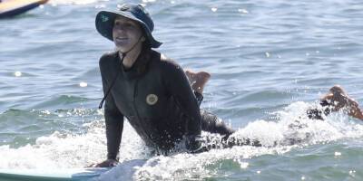 Adam Brody - Leighton Meester - Leighton Meester & Adam Brody Show Off Balancing Skills While Surfing in Malibu - justjared.com - Malibu