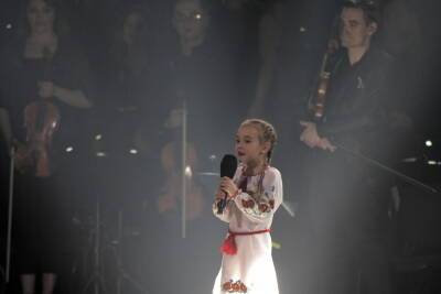 Amelia Anisovych Performs Ukrainian National Anthem During Charity Concert In Poland After Evacuating Kyiv Bomb Shelter Where She Went Viral Singing ‘Let It Go’ - etcanada.com - Ukraine - Poland