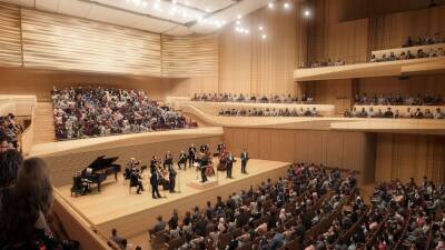 NY Philharmonic back at Geffen Hall Oct 7 after renovation - abcnews.go.com - New York - New York - county Pine