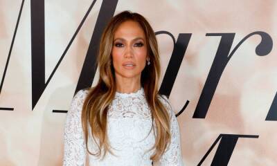Jennifer Lopez shares unbelievable throwbacks in honor of emotional career milestone - hellomagazine.com - USA