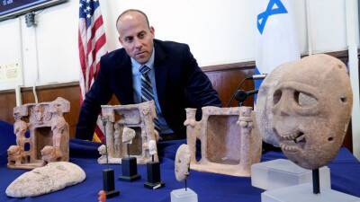 Artifacts seized from U.S. billionaire returned to Israel - abcnews.go.com - New York - New York - Jordan - Greece - city Jerusalem - Israel