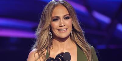 Jennifer Lopez Dedicates Her Icon Award To Her Fans at 2022 iHeartRadio Music Awards - www.justjared.com - Los Angeles