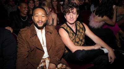 John Legend and Charlie Puth Perform Each Other's Songs on Dueling Pianos at 2022 iHeartRadio Music Awards - www.etonline.com - Los Angeles