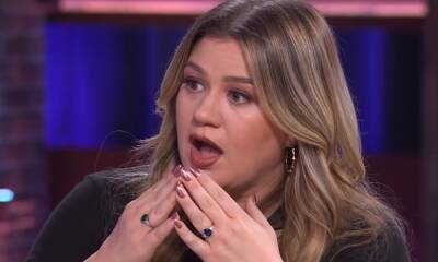 Kelly Clarkson collapses in disbelief after being shown up by Anne Hathaway - hellomagazine.com
