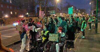 'Reclaim the Night' march sees hundreds take to Manchester's streets in powerful stance - www.manchestereveningnews.co.uk - Manchester