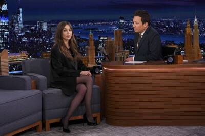 Jimmy Fallon - Jesse Plemons - Lily Collins - Charlie Macdowell - Lily Collins ‘Went To A Podiatrist Every Week’ Because Of All The Heels She Wore Shooting ‘Emily In Paris’ - etcanada.com - Paris - county Collin - city Fallon