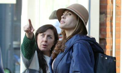 Eva Mendes enjoys a guided tour with her two daughters Esmeralda and Amada in London - us.hola.com - London