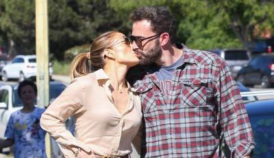 Jennifer Lopez & Ben Affleck Kiss In Front of the Cameras While Running Thursday Errands - New Photos! - www.justjared.com - county Pacific