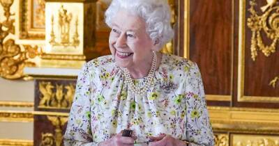 Elizabeth Ii - Royal Family - Christopher Biggins - Queen all smiles with walking stick after not wanting to 'look like she's struggling' - ok.co.uk - Britain - county Windsor