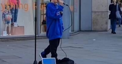 Busker, 11, wows shoppers with amazing singing voice - www.manchestereveningnews.co.uk - Manchester - Ukraine