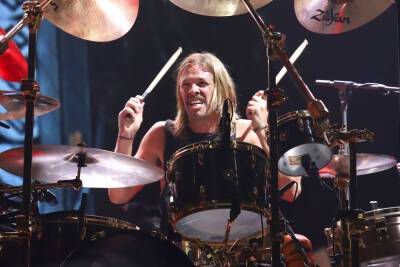 Foo Fighters’ Taylor Hawkins Mourned By Shocked Fans And Music Industry - deadline.com - Colombia - city Bogota, Colombia