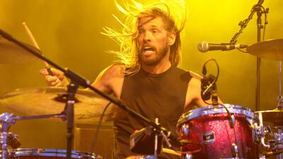 Alanis Morissette - Dave Grohl - Taylor Hawkins - Remembering Taylor Hawkins: 10 Great Performances by the Foo Fighters Drummer - variety.com - Colombia - city Bogota, Colombia