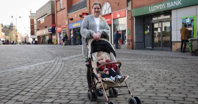 Life on the Greater Manchester streets where families have to beg for clothes - and sit on the settee and cry - www.manchestereveningnews.co.uk - Britain - Manchester - county Oldham