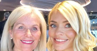 Holly Willoughby told mum could be her sister as fans left stunned by gorgeous snap - www.manchestereveningnews.co.uk