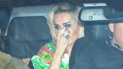 Miley Cyrus - Taylor Hawkins - Foo Fighters - Miley Cyrus Appears to Wipe Away Tears In SUV As She Heads To Brazil Performance: Photos - hollywoodlife.com - Brazil - Los Angeles - Argentina - Colombia - city Bogota, Colombia